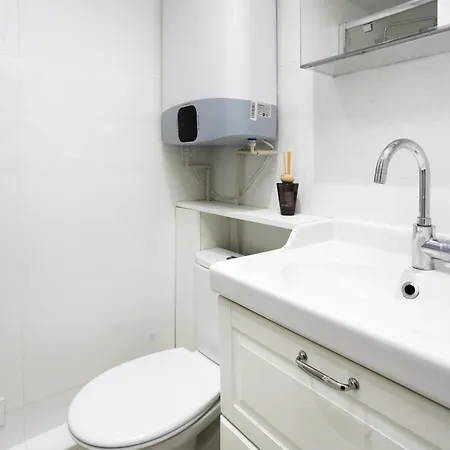 Charming 1bdr Saint Honore Parisian Escape In The Heart Of The City No Elevator
