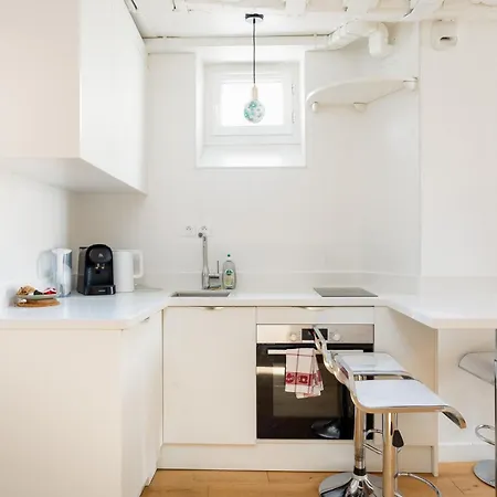 Charming 1bdr Saint Honore Parisian Escape In The Heart Of The City No Elevator